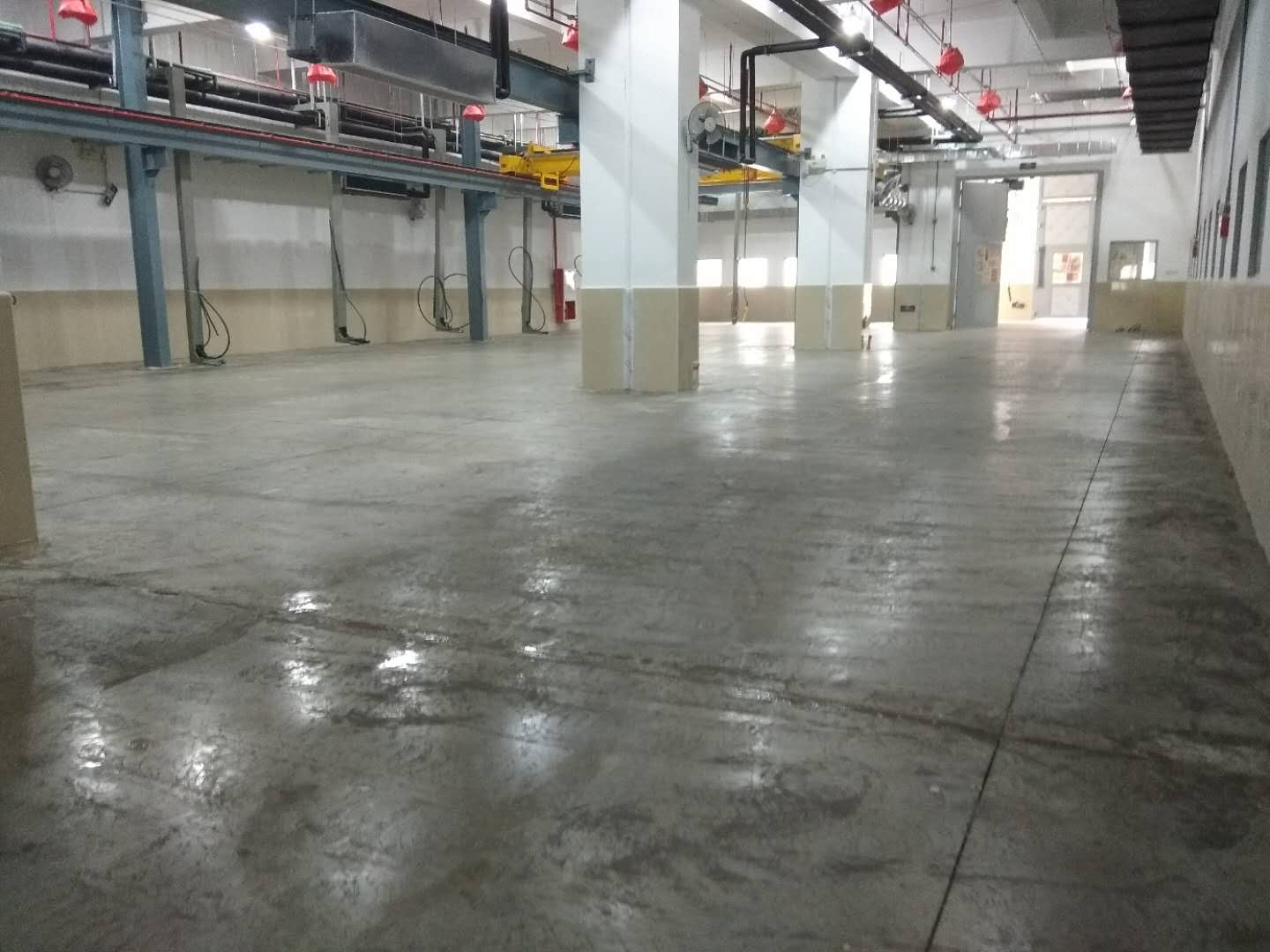 為什么我不爽快地告訴你環(huán)氧地坪漆施工價格是多少錢一平方？