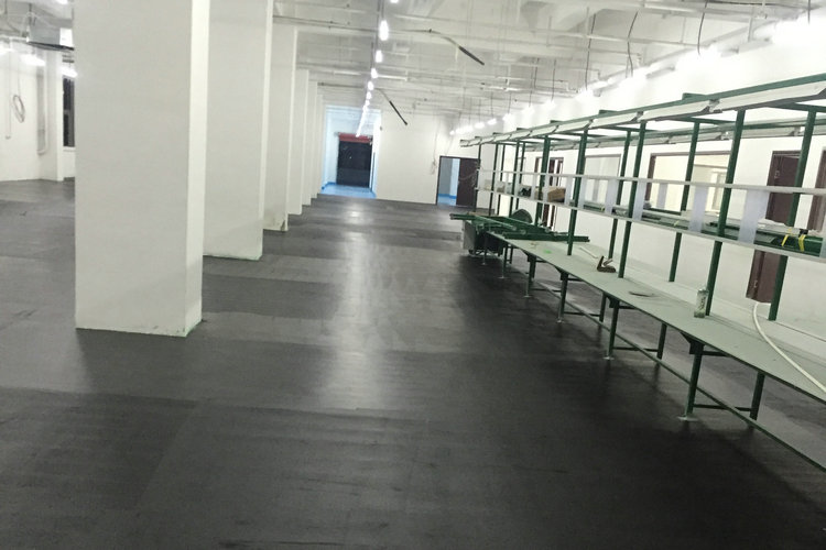 地坪漆廠家滄晟:環(huán)氧防靜電地坪怎樣做好地面處理？