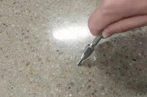 混凝土地坪表面的油污要怎樣處理？