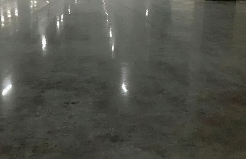 廈門固化劑地坪比普通地坪更防滑更安全嗎？